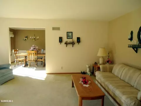 2732 Deer Path Trl, Freeport, IL 61032 photo 4