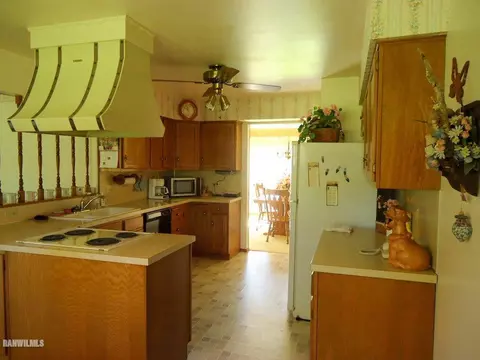 2732 Deer Path Trl, Freeport, IL 61032 photo 13