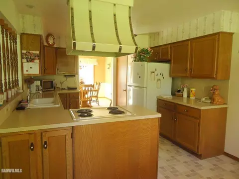 2732 Deer Path Trl, Freeport, IL 61032 photo 12