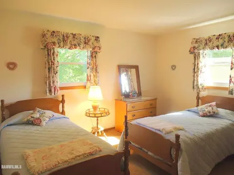 2732 Deer Path Trl, Freeport, IL 61032 photo 9