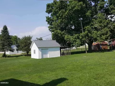 411 N Stanton, Davis, IL 61019 photo 4