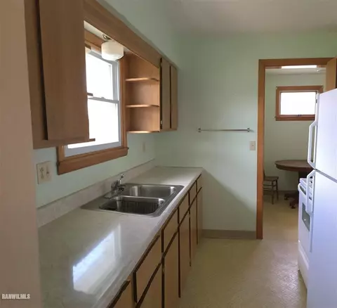 302 Maple St, Hanover, IL 61041 photo 5
