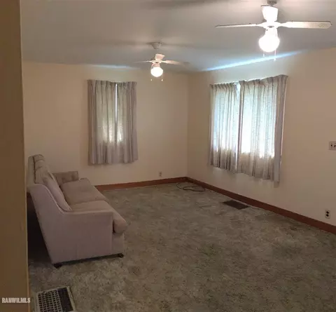 302 Maple St, Hanover, IL 61041 photo 4