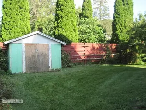 807 S Walnut Ave, Freeport, IL 61032 photo 16