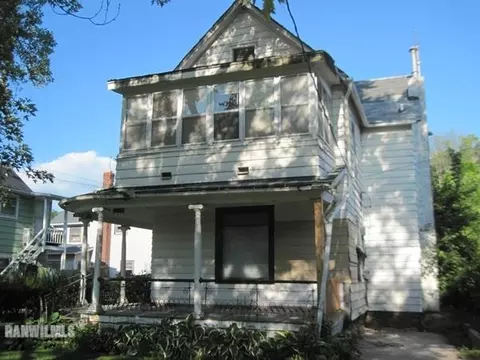 807 S Walnut Ave, Freeport, IL 61032 photo 1