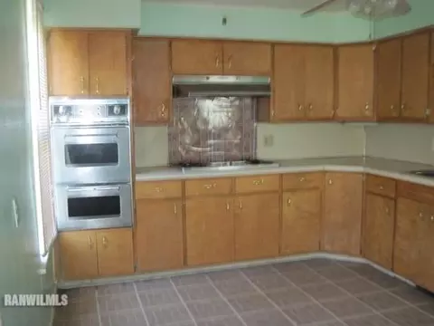 807 S Walnut Ave, Freeport, IL 61032 photo 6