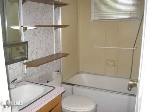 807 S Walnut Ave, Freeport, IL 61032 photo 13