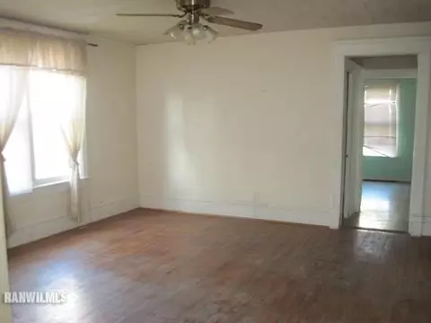 807 S Walnut Ave, Freeport, IL 61032 photo 3