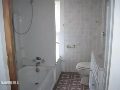 807 S Walnut Ave, Freeport, IL 61032 photo 12