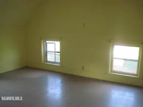 807 S Walnut Ave, Freeport, IL 61032 photo 10