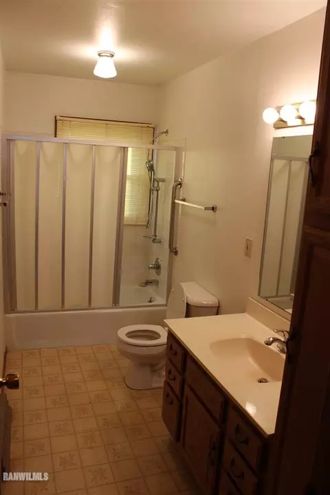3243 W Knox Dr, Freeport, IL 61032 photo 10