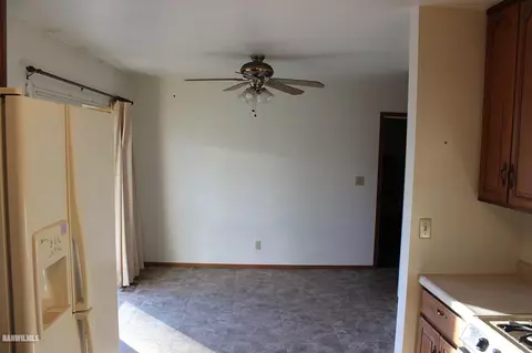 3243 W Knox Dr, Freeport, IL 61032 photo 16
