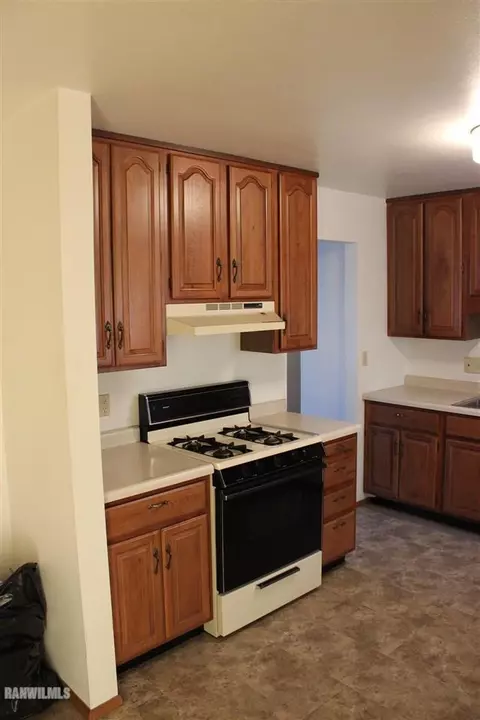 3243 W Knox Dr, Freeport, IL 61032 photo 13