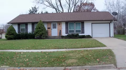 3243 W Knox Dr, Freeport, IL 61032 photo 1