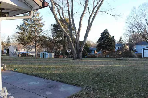 3243 W Knox Dr, Freeport, IL 61032 photo 3