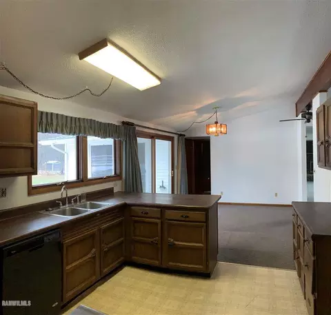 10635 Loop Rd, Savanna, IL 61074 photo 2