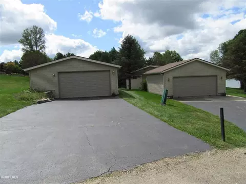 1-67 68 Captains Dr, Lanark, IL 61046 photo 4