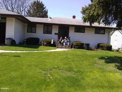 101 N Grape St, Morrison, IL 61270 photo 1