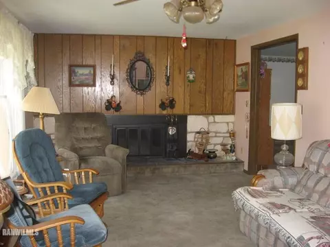 1220 W Cable St, Freeport, IL 61032 photo 2