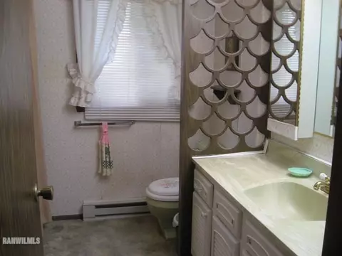 1220 W Cable St, Freeport, IL 61032 photo 9