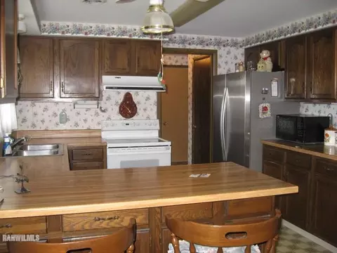 1220 W Cable St, Freeport, IL 61032 photo 4