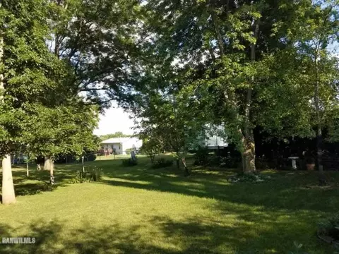 3385 W Loras Dr, Freeport, IL 61032 photo 3