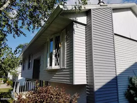 3385 W Loras Dr, Freeport, IL 61032 photo 5
