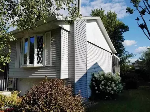3385 W Loras Dr, Freeport, IL 61032 photo 4