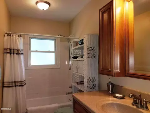 3385 W Loras Dr, Freeport, IL 61032 photo 13