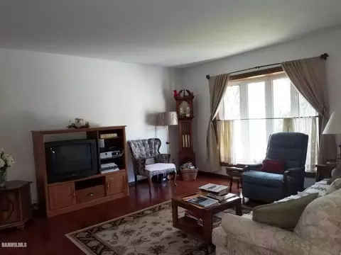 3385 W Loras Dr, Freeport, IL 61032 photo 6