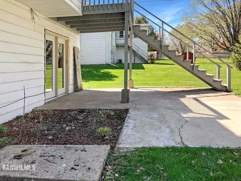 1908 Middlebury Rd, Freeport, IL 61032 photo 4