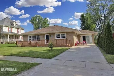 710 W Main St, Warren, IL 61087 photo 1