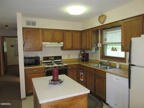 3-472 Heather Ct, Lanark, IL 61046 photo 12