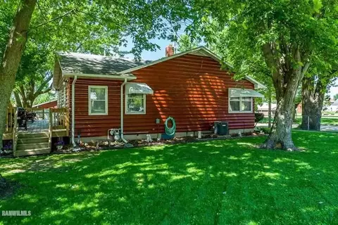 202 Blaine St, Leaf River, IL 61047 photo 4