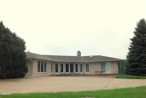 3105 Forest Rd, Freeport, IL 61032 photo 1