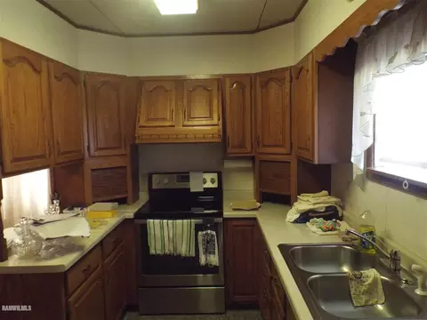 116 E Hyde St, Warren, IL 61087 photo 2