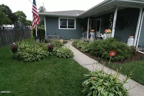 114 E 2nd St, Chadwick, IL 61014 photo 3