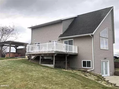 7695 E Winneshiek Rd, Ridott, IL 61067 photo 15