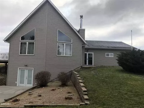7695 E Winneshiek Rd, Ridott, IL 61067 photo 14