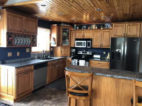 7695 E Winneshiek Rd, Ridott, IL 61067 photo 6