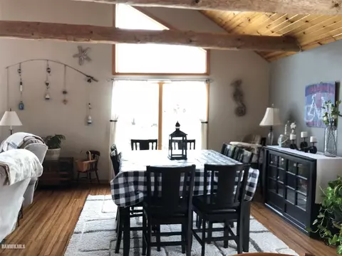 7695 E Winneshiek Rd, Ridott, IL 61067 photo 4
