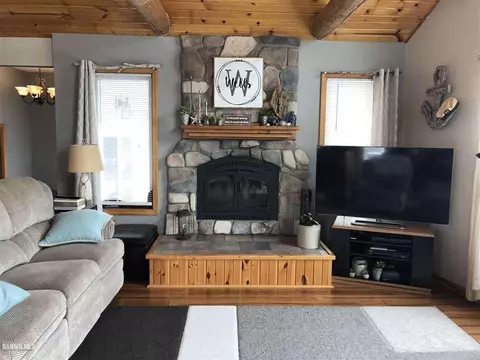 7695 E Winneshiek Rd, Ridott, IL 61067 photo 3