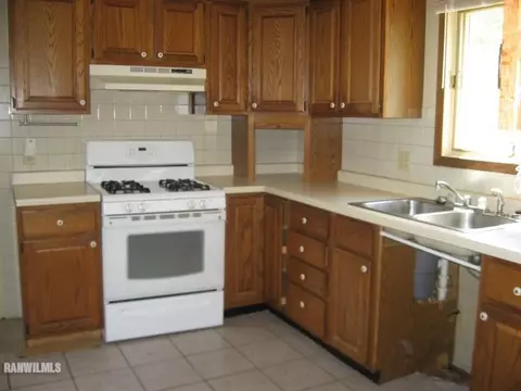 1483 S Float Ave, Freeport, IL 61032 photo 4