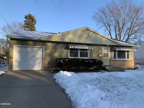 1508 Winter Dr, Freeport, IL 61032 photo 1