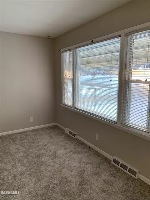 1508 Winter Dr, Freeport, IL 61032 photo 3