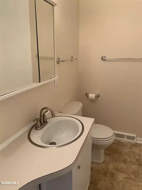 1508 Winter Dr, Freeport, IL 61032 photo 9