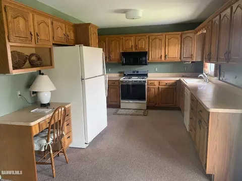 687 Shimer Dr, Freeport, IL 61032 photo 5