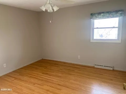 687 Shimer Dr, Freeport, IL 61032 photo 10