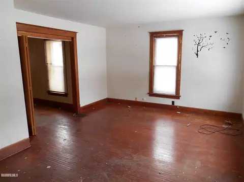 1027 S Float Ave, Freeport, IL 61032 photo 4