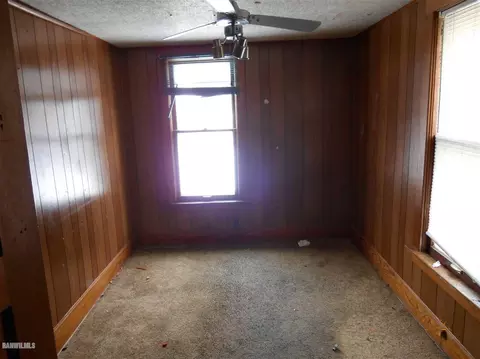 1027 S Float Ave, Freeport, IL 61032 photo 7
